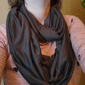 Beyond Yoga zip pocket infinity scarf black.